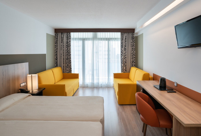 Double Room (2 adults + 2 children)